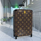 DuckettVuitton Brünette Suitcase